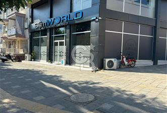 Salihli'de Cadde Üzerinde Satılık 250 m2 Köşe Dükkan
