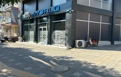 Salihli'de Cadde Üzerinde Satılık 250 m2 Köşe Dükkan