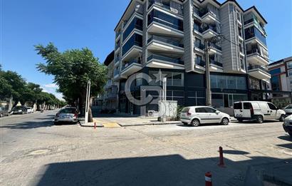 Salihli'de Cadde Üzerinde Satılık 250 m2 Köşe Dükkan