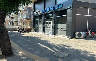 Salihli'de Cadde Üzerinde Satılık 250 m2 Köşe Dükkan