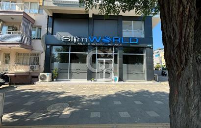 Salihli'de Cadde Üzerinde Satılık 250 m2 Köşe Dükkan
