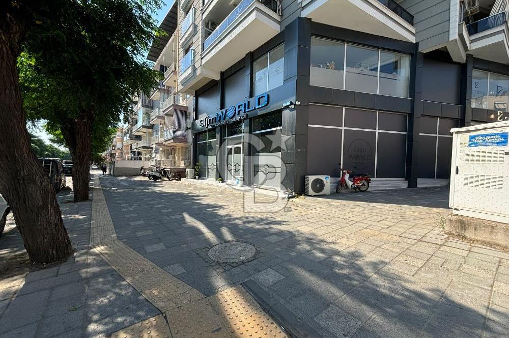 Salihli'de Cadde Üzerinde Satılık 250 m2 Köşe Dükkan