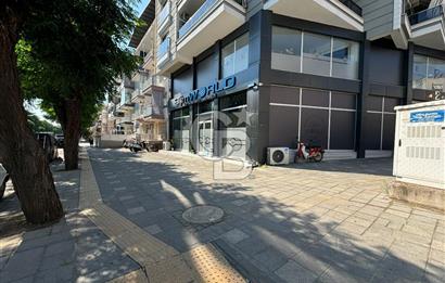 Salihli'de Cadde Üzerinde Satılık 250 m2 Köşe Dükkan