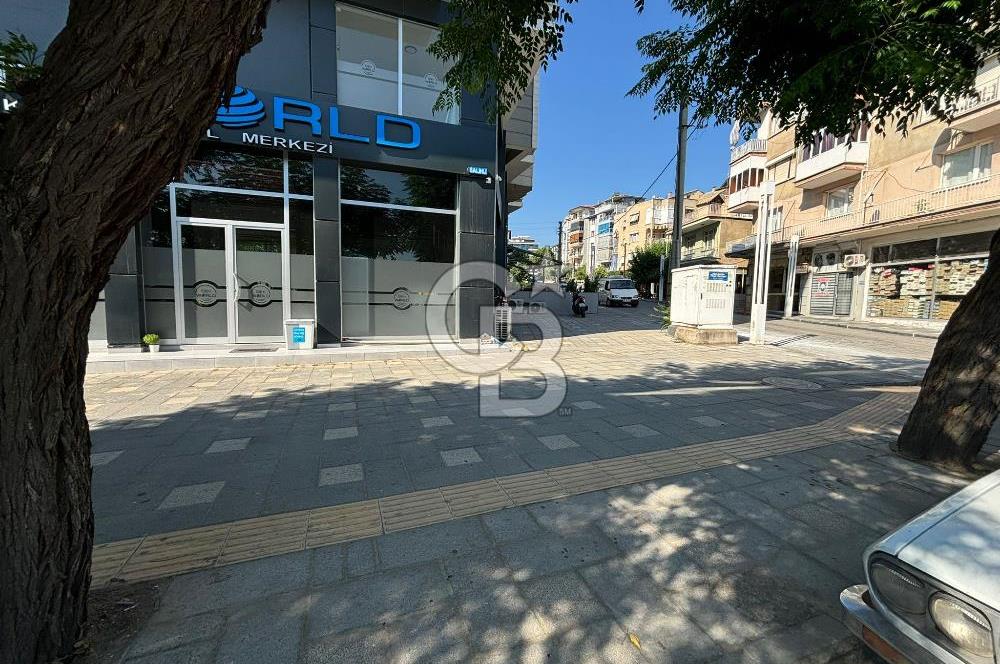 Salihli'de Cadde Üzerinde Satılık 250 m2 Köşe Dükkan