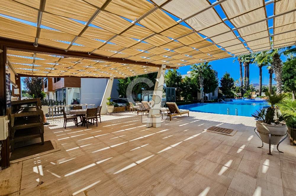 URLA İSKELEDE DENİZE SIFIR VİLLA