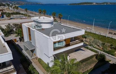 URLA İSKELEDE DENİZE SIFIR VİLLA