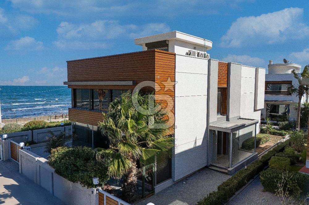 URLA İSKELEDE DENİZE SIFIR VİLLA