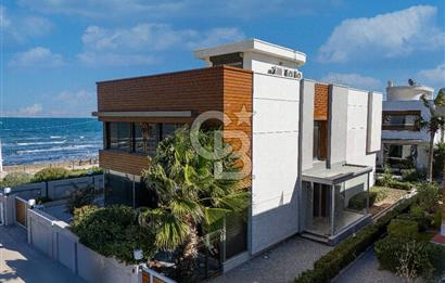 URLA İSKELEDE DENİZE SIFIR VİLLA