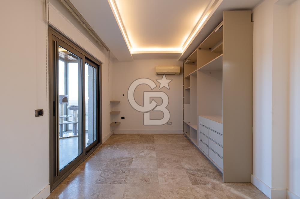 URLA İSKELEDE DENİZE SIFIR VİLLA
