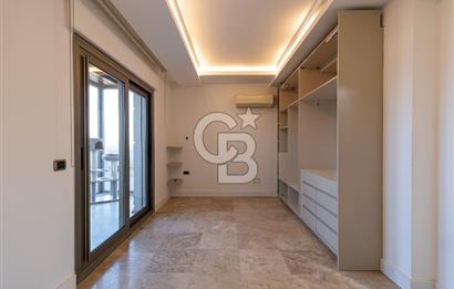 URLA İSKELEDE DENİZE SIFIR VİLLA