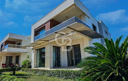URLA İSKELEDE DENİZE SIFIR VİLLA