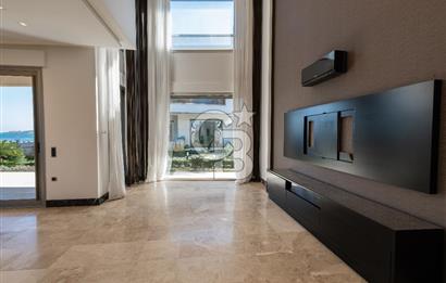 URLA İSKELEDE DENİZE SIFIR VİLLA