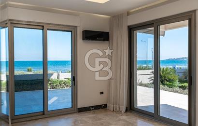 URLA İSKELEDE DENİZE SIFIR VİLLA