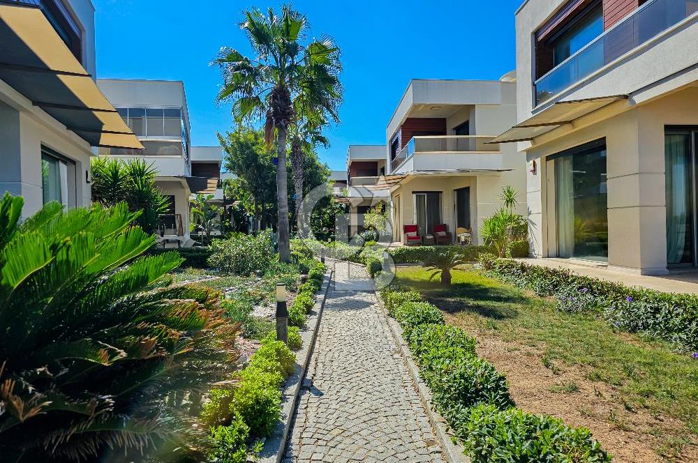 URLA İSKELEDE DENİZE SIFIR VİLLA