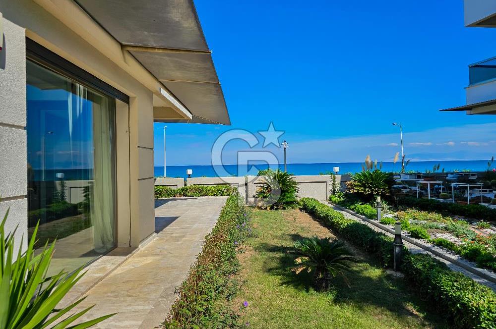 URLA İSKELEDE DENİZE SIFIR VİLLA