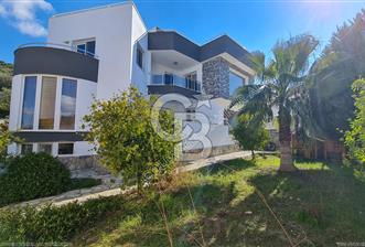 KUŞADASI KUŞTUR KİRALIK 5+1 VİLLA