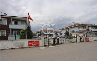 Büyükarslan Sitesinde Aileler İçin İdeal Geniş Daire Fırsatı !