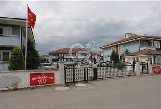 Büyükarslan Sitesinde Aileler İçin İdeal Geniş Daire Fırsatı !