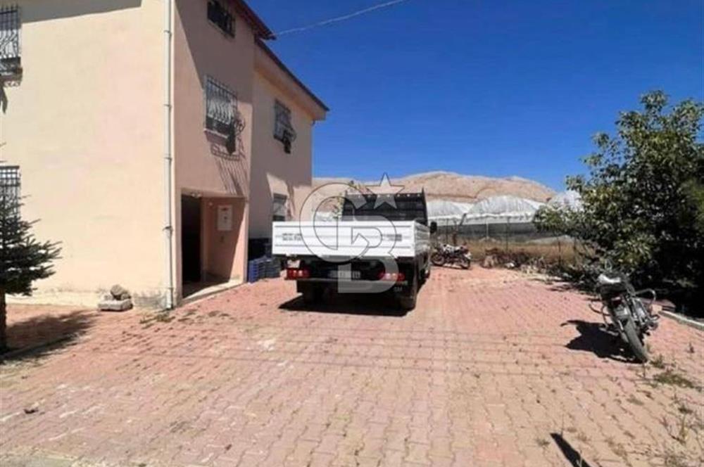 KORKUTELİ KAYABAŞDA SATILIK ARAZİ VE 2 KATLI BİNA