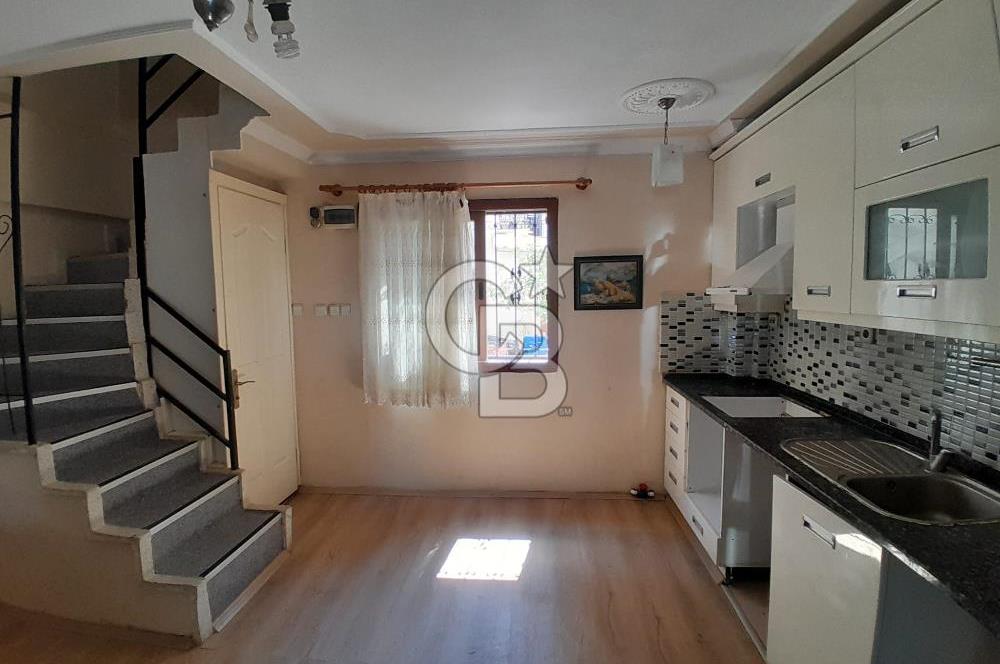 Eski Foça Atatürk Mahallesinde Kiralık 3+1 Tripleks