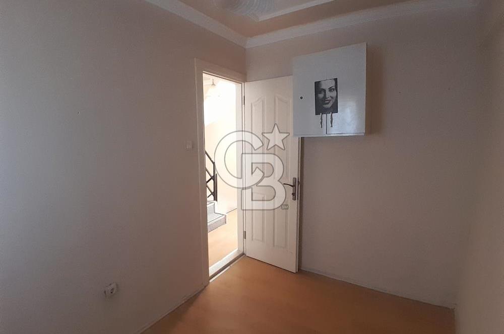 Eski Foça Atatürk Mahallesinde Kiralık 3+1 Tripleks