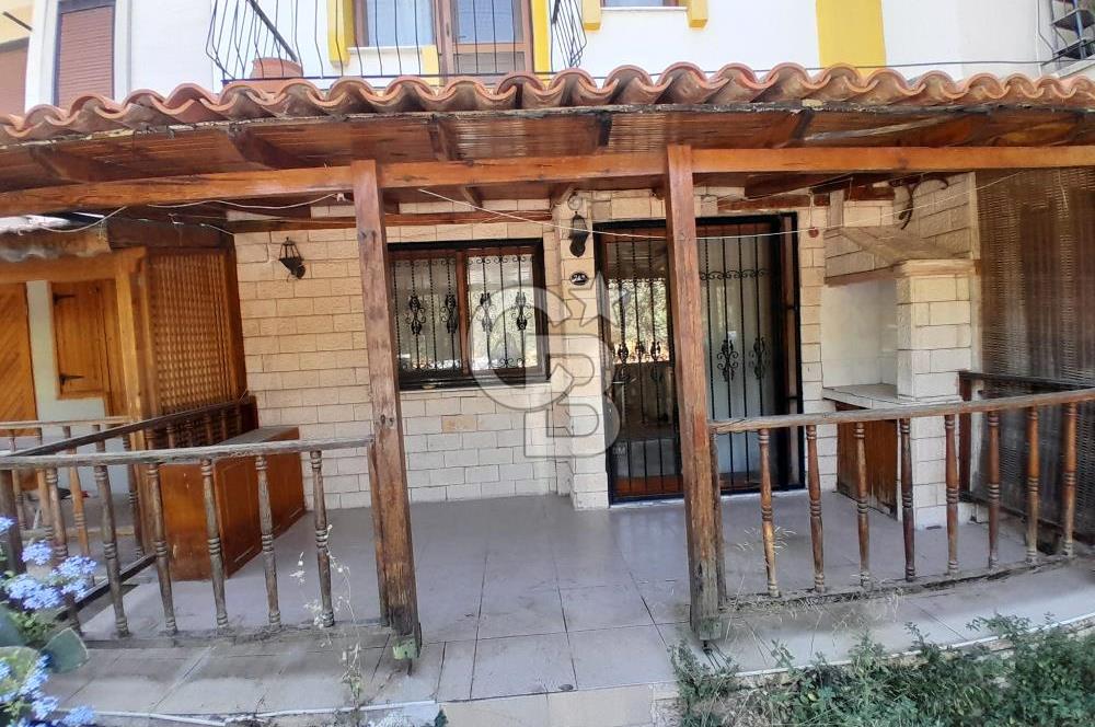 Eski Foça Atatürk Mahallesinde Kiralık 3+1 Tripleks