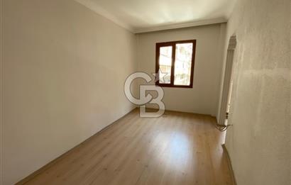 KARŞIYAKA ÇARŞI TİYATRO SOKAĞINDA KOMPLE SATILIK TARİHİ BİNA