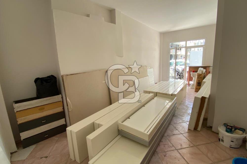 KARŞIYAKA ÇARŞI TİYATRO SOKAĞINDA KOMPLE SATILIK TARİHİ BİNA