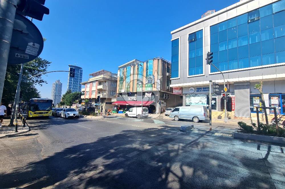         Küçük Çamlıca'da Merkezi  Konumda  Ferah 3+1 Kiralık   Ofis