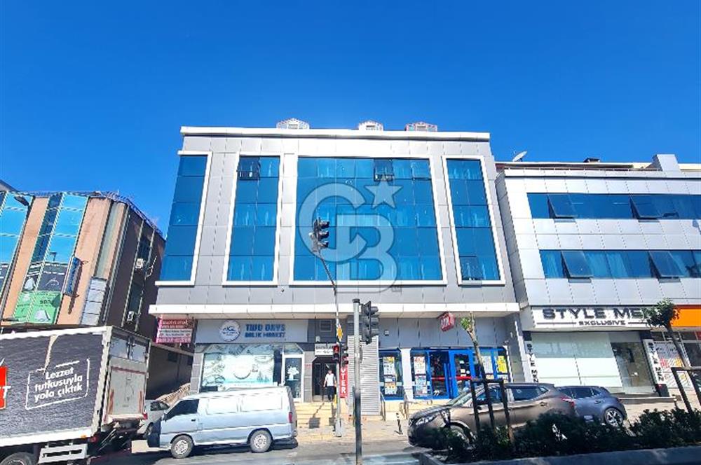         Küçük Çamlıca'da Merkezi  Konumda  Ferah 3+1 Kiralık   Ofis