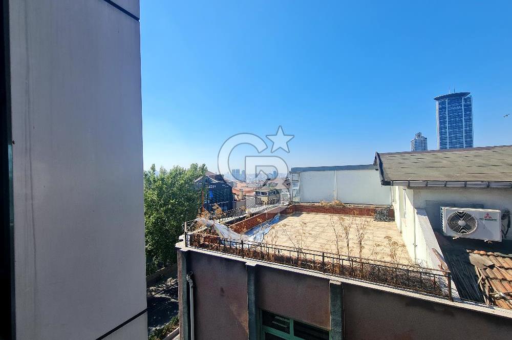         Küçük Çamlıca'da Merkezi  Konumda  Ferah 3+1 Kiralık   Ofis