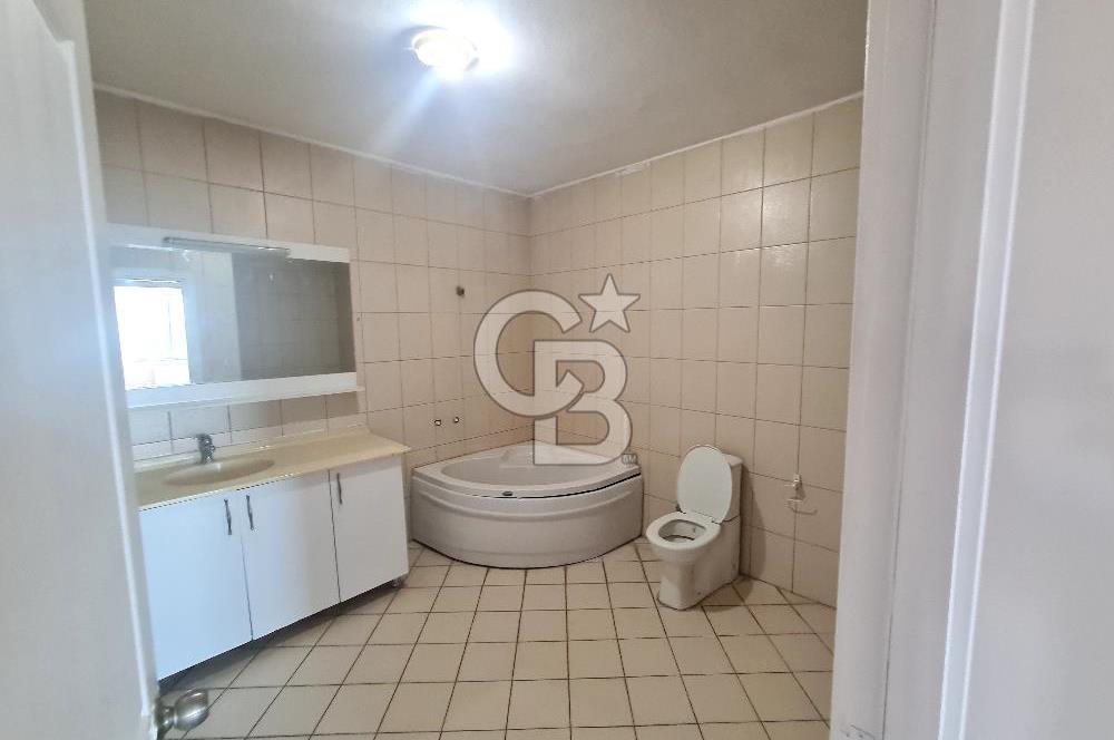         Küçük Çamlıca'da Merkezi  Konumda  Ferah 3+1 Kiralık   Ofis