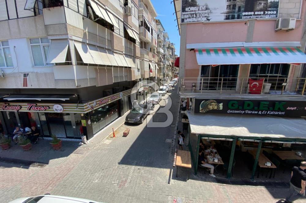KARŞIYAKA ÇARŞI TİYATRO SOKAĞINDA KOMPLE SATILIK TARİHİ BİNA