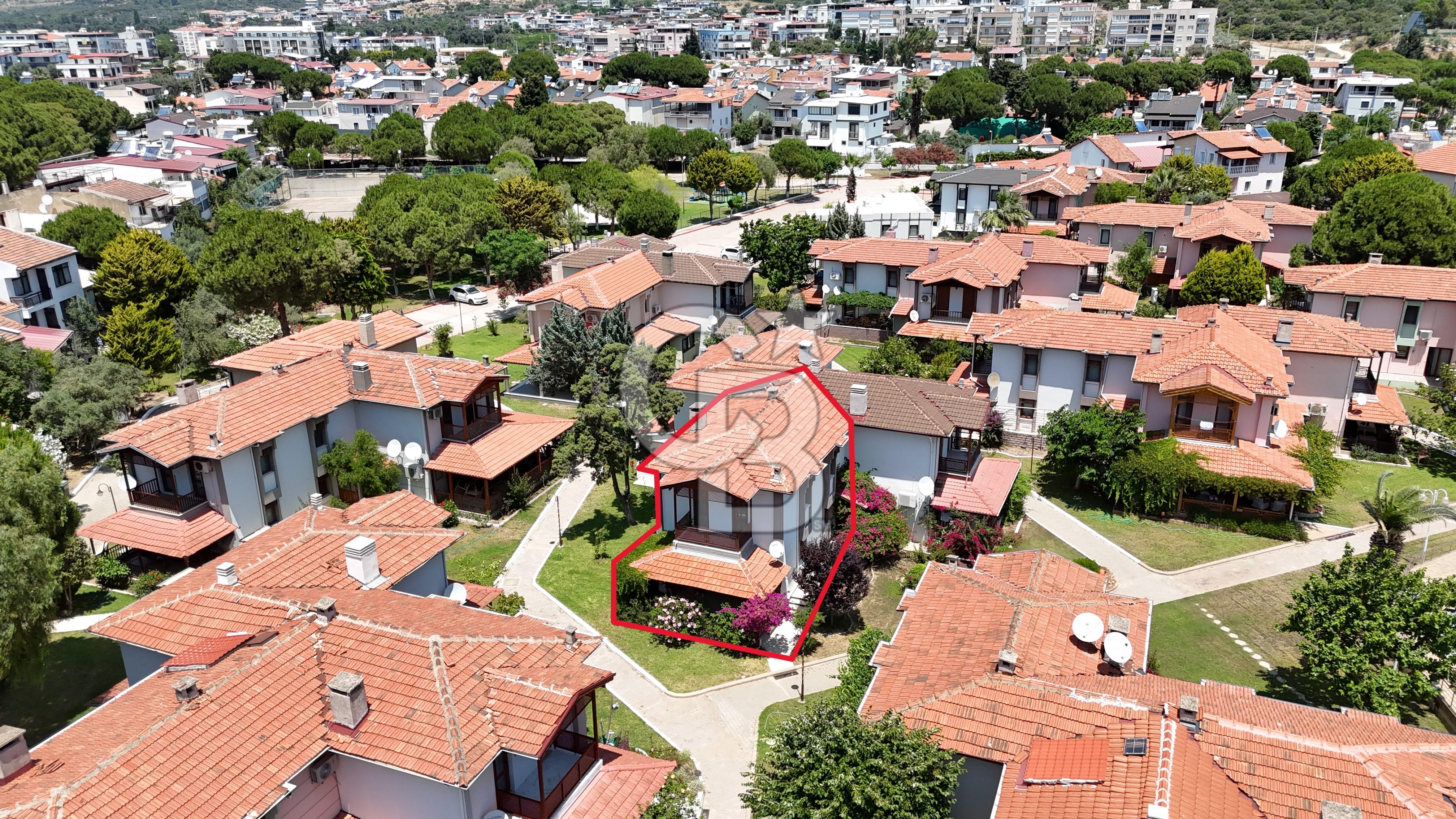 SEFERİHİSAR ÜRKMEZ'DE ERDEM-TUR SİTESİ'NDE SATILIK 3+1 VİLLA