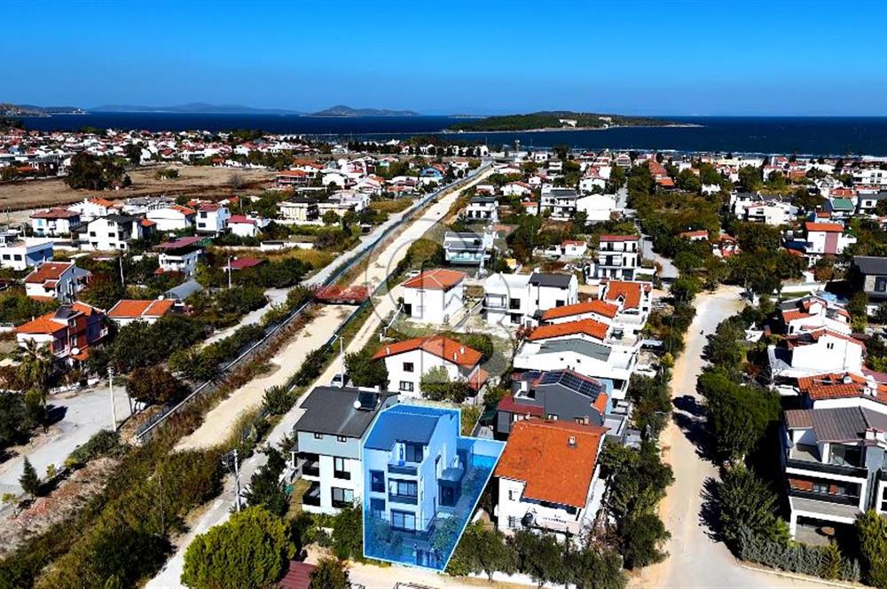 URLA ATATÜRK MAHALLESİ 5+1 HAVUZLU MÜSTAKİL VİLLA SATILIK