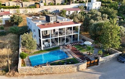 YALIÇİFTLİK'DE YILLIK KİRALIK BAHÇE KATI 2+1 HAVUZLU DAİRE