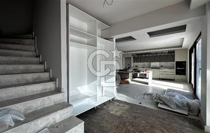 Bayraklı Plazalar Bölgesinde Satılık Dublex, 4+1, 254m2, 4 Banyo