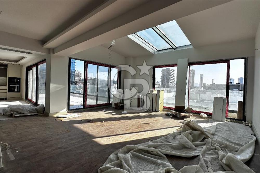 Bayraklı Plazalar Bölgesinde Satılık Dublex, 4+1, 254m2, 4 Banyo