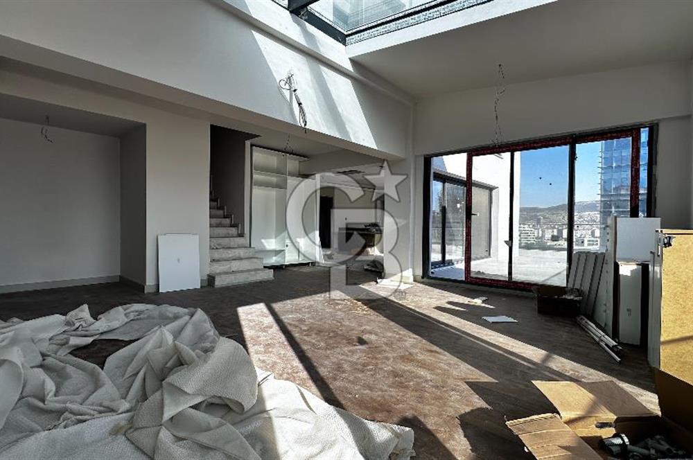 Bayraklı Plazalar Bölgesinde Satılık Dublex, 4+1, 254m2, 4 Banyo