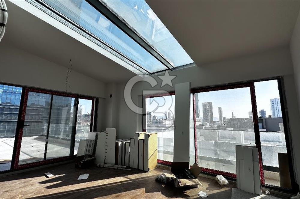 Bayraklı Plazalar Bölgesinde Satılık Dublex, 4+1, 254m2, 4 Banyo