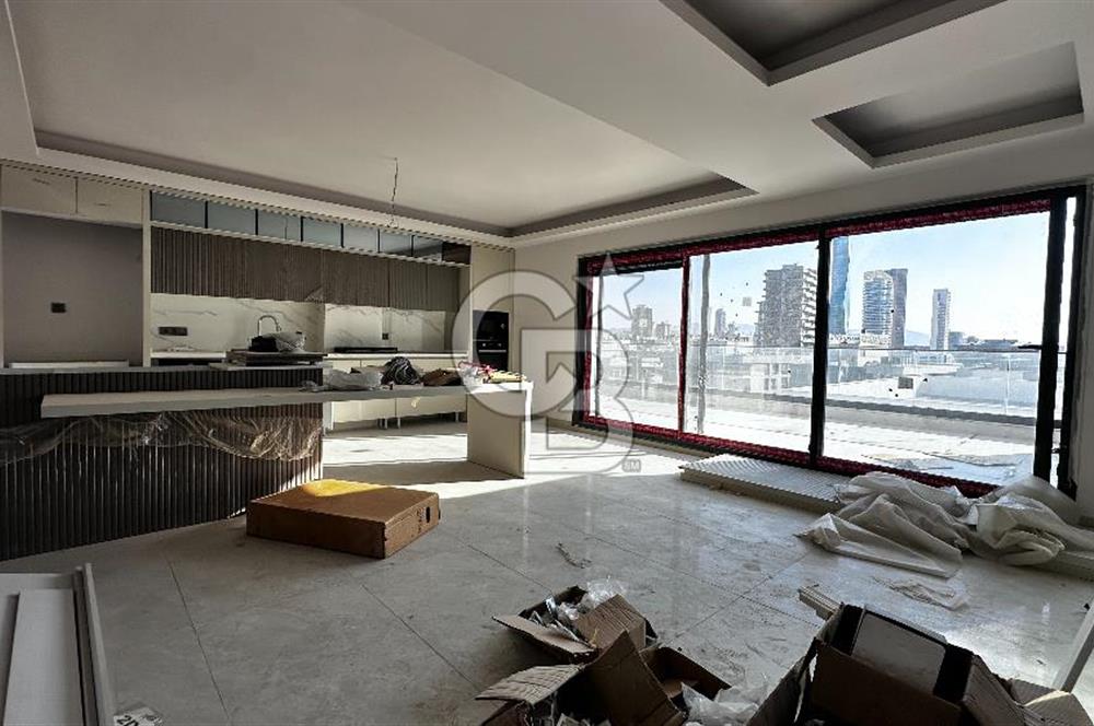 Bayraklı Plazalar Bölgesinde Satılık Dublex, 4+1, 254m2, 4 Banyo