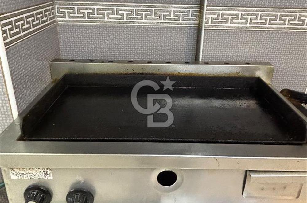 KARŞIYAKA MERKEZ'DE DEVREN KİRALIK YEMEK SALONU