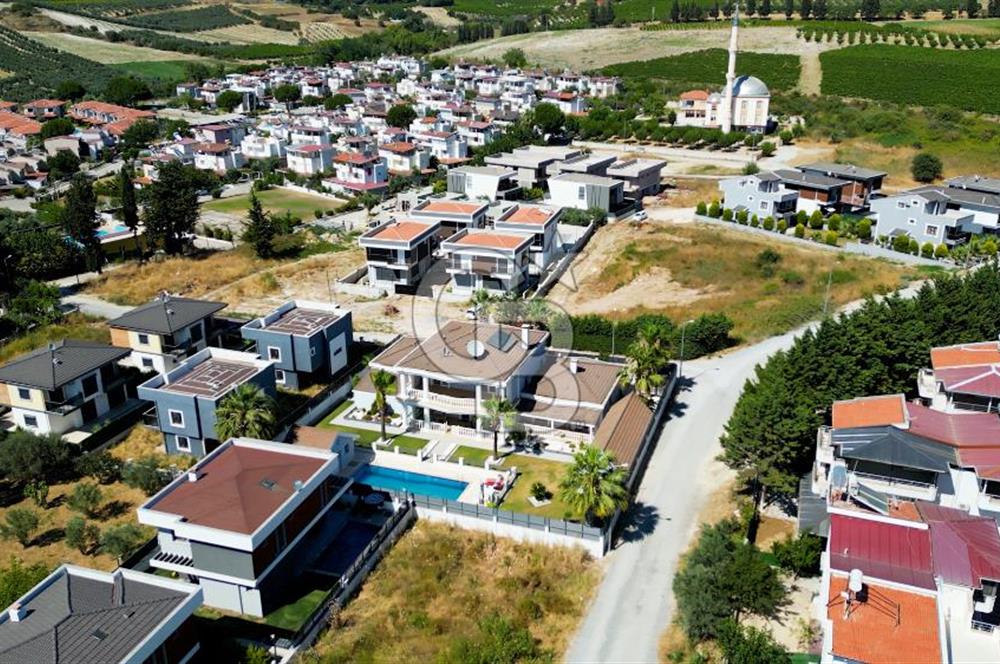 AYDIN KUŞADASI SOĞUCAK’TA EŞYALI YÜZME HAVUZLU SATILIK 5+2 LÜKS VİLLA