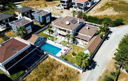 AYDIN KUŞADASI SOĞUCAK’TA EŞYALI YÜZME HAVUZLU SATILIK 5+2 LÜKS VİLLA