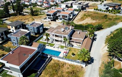 AYDIN KUŞADASI SOĞUCAK’TA EŞYALI YÜZME HAVUZLU SATILIK 5+2 LÜKS VİLLA