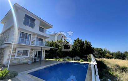 YENİ FOÇA'DA EŞSİZ MANZARALI MÜSTAKİL 4+1 TRİPLEX VİLLA