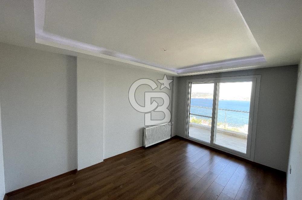 YENİ FOÇA'DA EŞSİZ MANZARALI MÜSTAKİL 4+1 TRİPLEX VİLLA