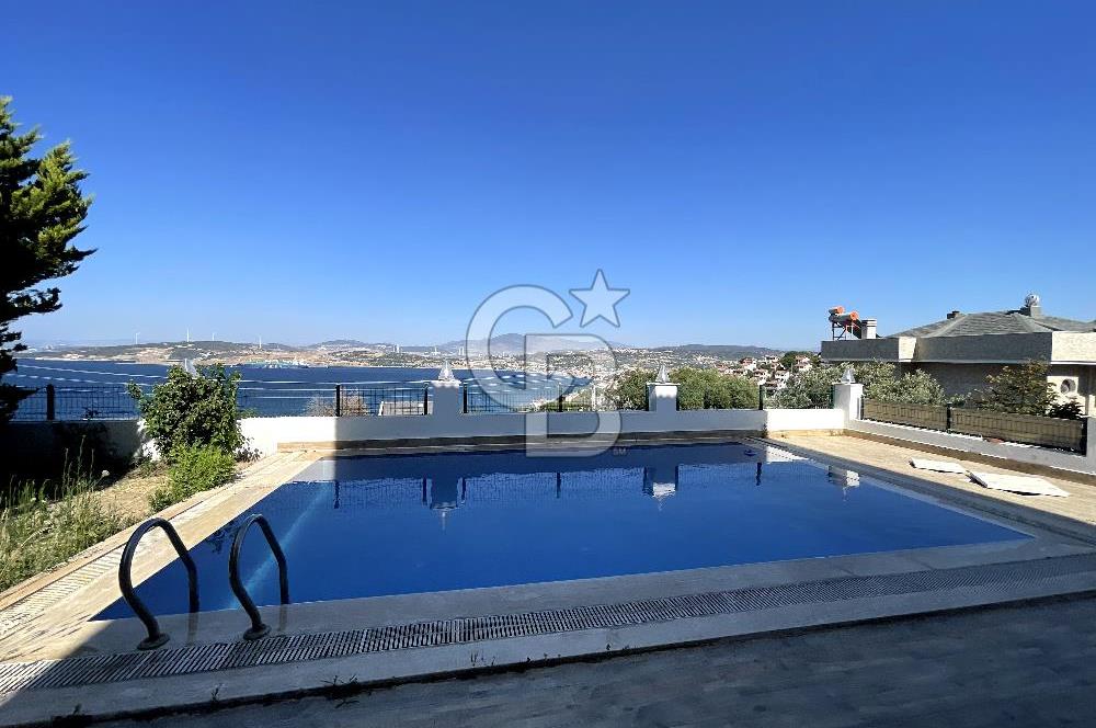 YENİ FOÇA'DA EŞSİZ MANZARALI MÜSTAKİL 4+1 TRİPLEX VİLLA