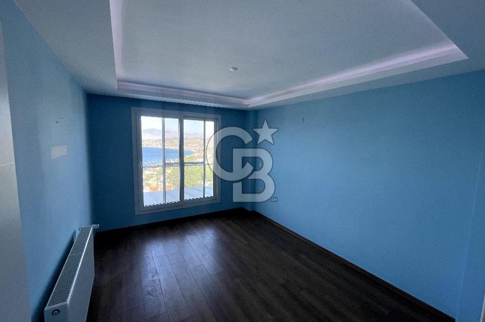 YENİ FOÇA'DA EŞSİZ MANZARALI MÜSTAKİL 4+1 TRİPLEX VİLLA