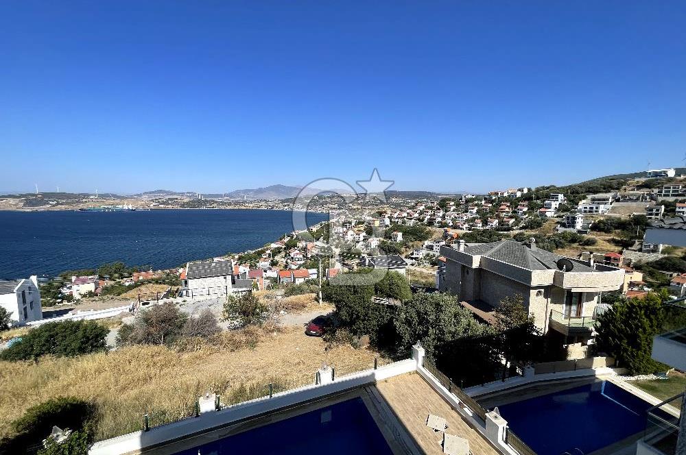 YENİ FOÇA'DA EŞSİZ MANZARALI MÜSTAKİL 4+1 TRİPLEX VİLLA
